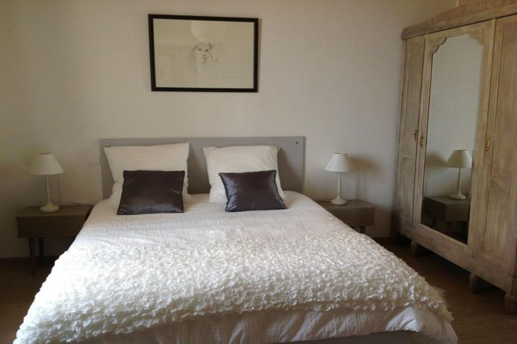 La Maison De Maidara Bed & Breakfast Olby Room photo